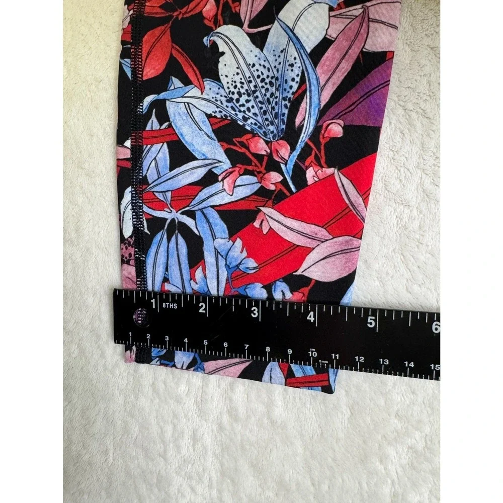Lululemon Leggings Women's 4 Lush Lillies Multi Print‎ Train Times 7/8